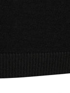 Stofdetalje af højhalset klassisk sweater i sort med tæt strikmønster