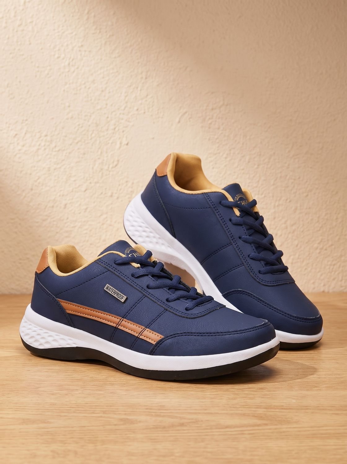 Emmett | Low-Top Lace-Up Sneakers with Contrast Stripes