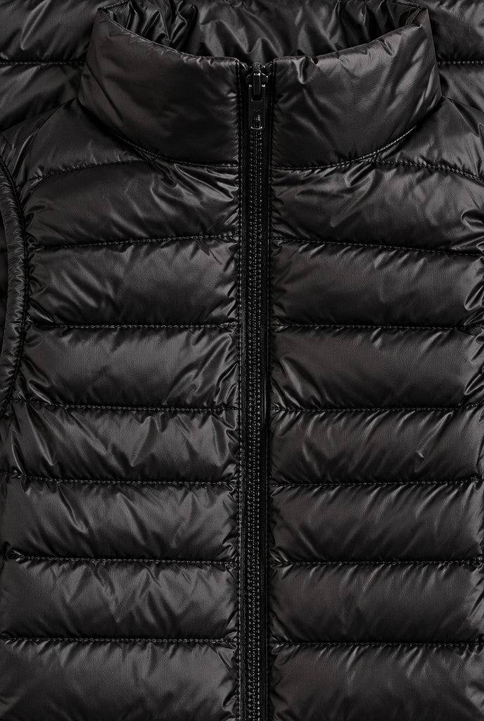 Brooks | Quilted Vest with High Stand-Up Collar, close-up 1