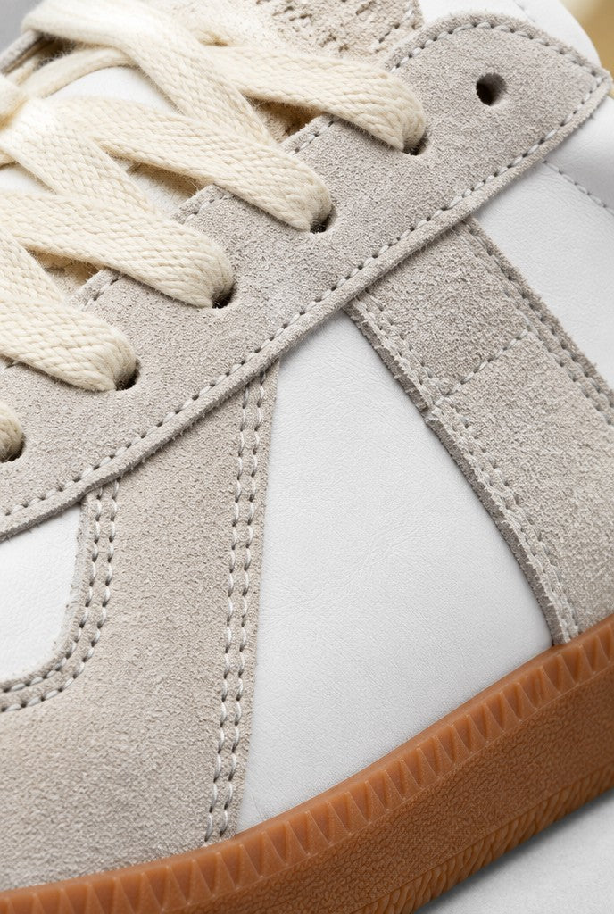 Olga | Low-Top Sneakers with Contrast Panels, close-up 1