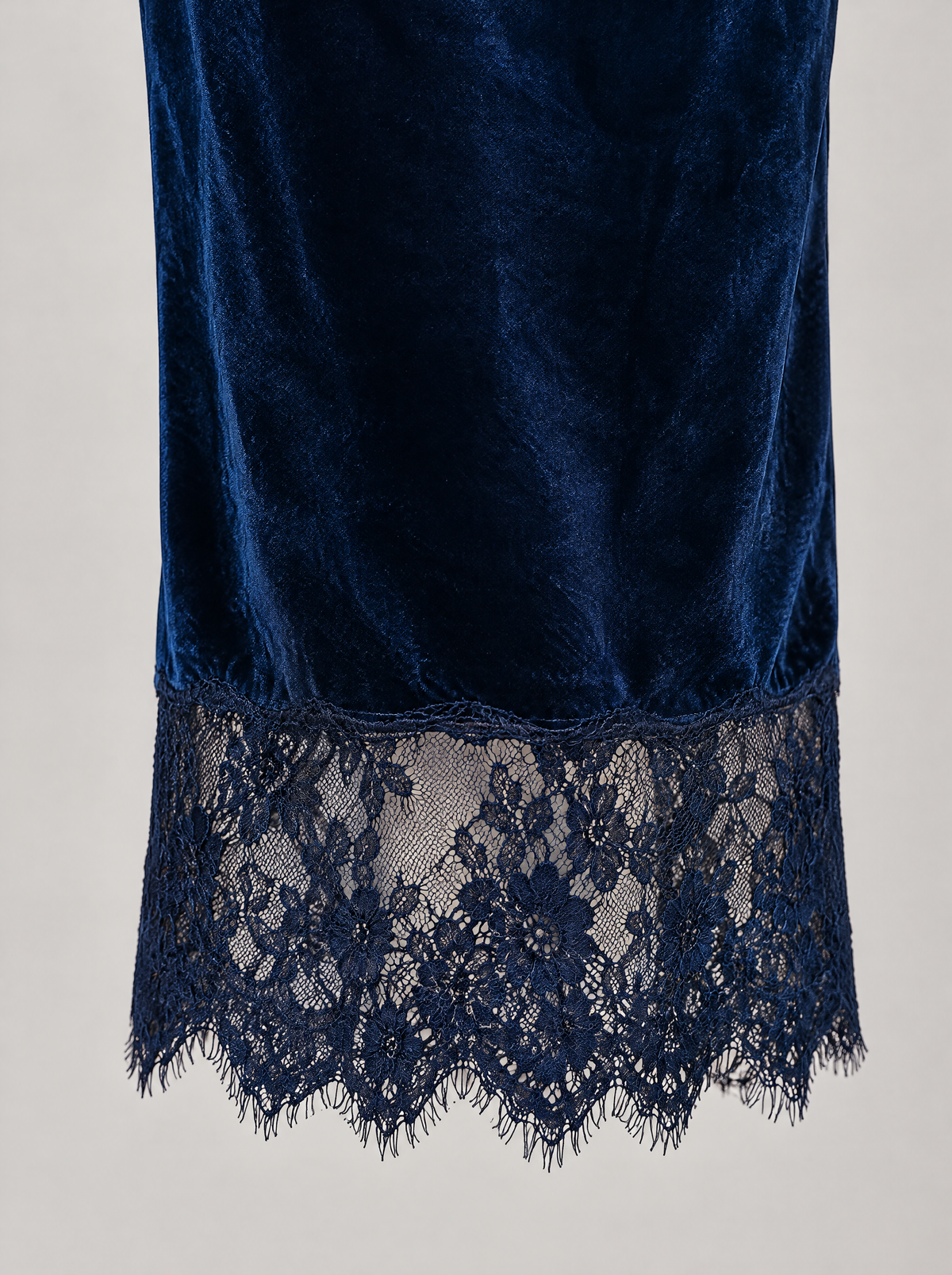 Sarah velvet midi dress – lace hem (Dark blue)