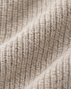Zoey cashmere V-neck cardigan – close-up of the ribbed knit (Beige)