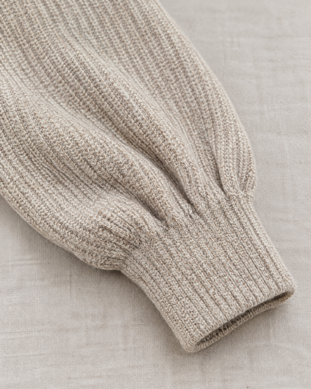 Zoey cashmere V-neck cardigan – sleeve and ribbed cuff (Beige)